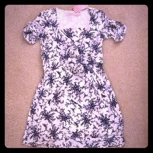 Navy & White Floral Dress，Traffic People， ASOS